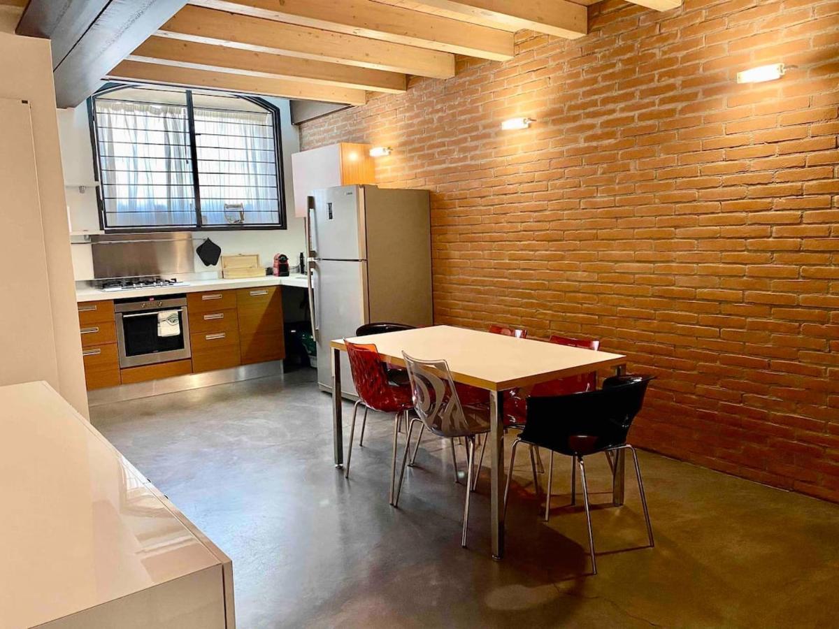 Luxury Industrial Apt Vicino Al Centro Con Garage Brescia Exterior foto
