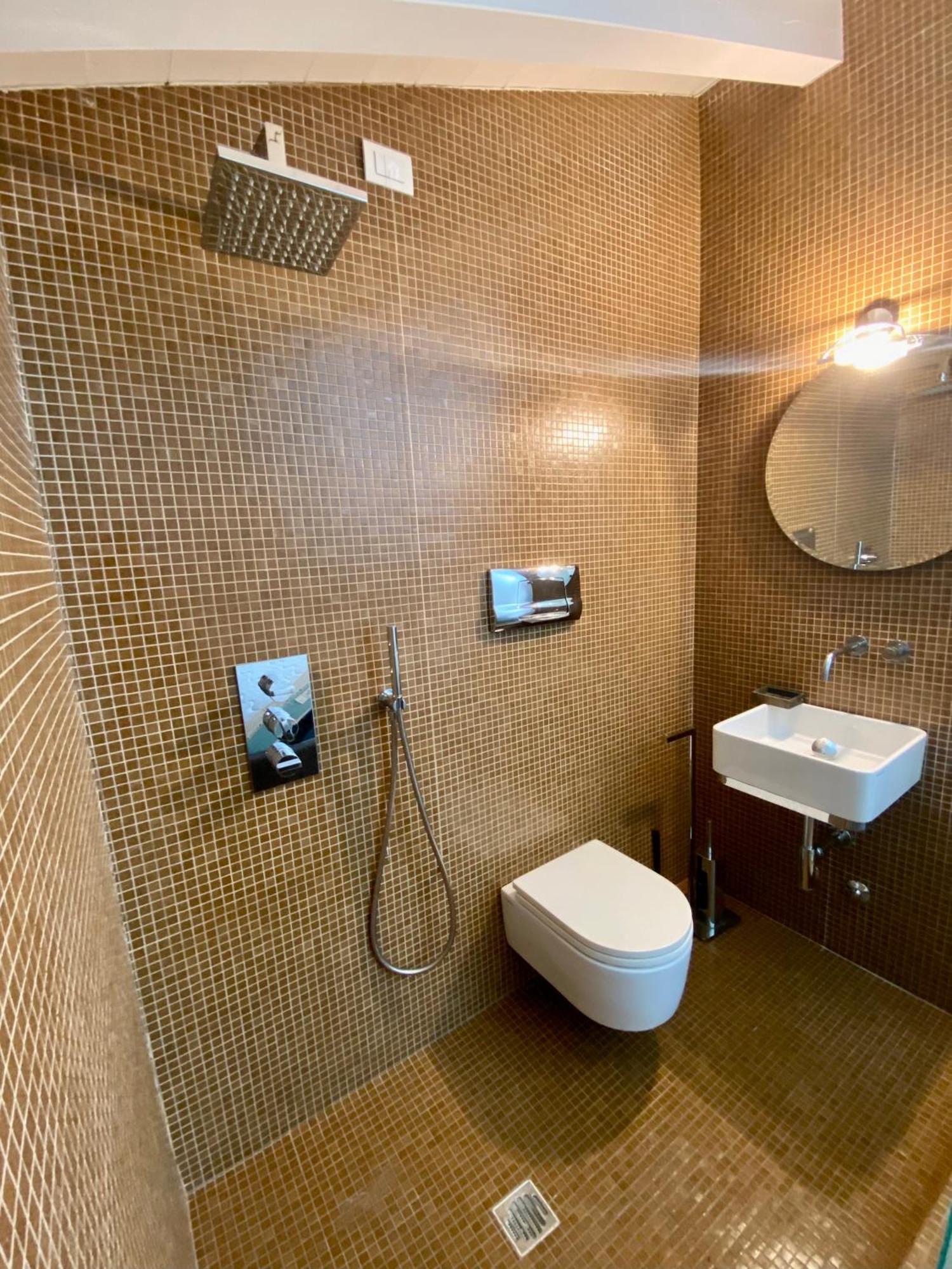 Luxury Industrial Apt Vicino Al Centro Con Garage Brescia Exterior foto